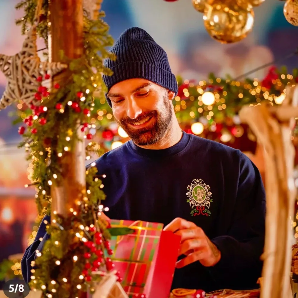 The Muppet Christmas Carol Spirit Jersey for Adults - Picture 5 of 11